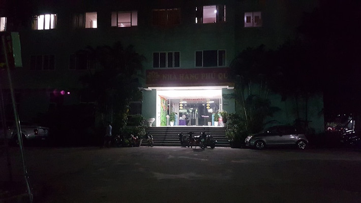 2. "Xẻ thịt" Trung tâm Văn hóa thể thao huyện Từ Liêm làm tụ điểm ăn chơi: Trung tâm Văn hóa thể thao huyện Từ Liêm (phường Phúc Diễn, Bắc Từ Liêm) trước đây bị phản ánh “xẻ thịt” cho thuê làm các dịch vụ kinh doanh. (Ảnh Lao Động)