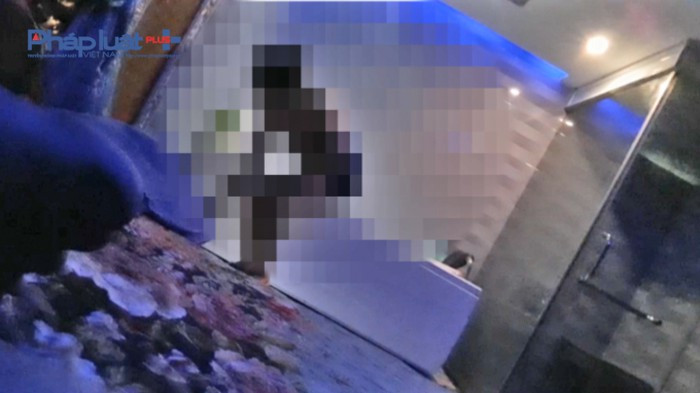 5. Triệt phá ổ massage kích dục bằng miệng cho khách: Trước đó ngày 13/11/2018, Phòng Cảnh sát hình sự - Công an TP Hà Nội đã phối hợp với công an phường Dịch Vọng, quận Cầu Giấy và công an phường Chương Dương, quận Hoàn Kiếm, TP Hà Nội tiến hành kiểm tra, phát hiện tại 02 phòng 536 và 568 (tầng 5) của cơ sở tại địa chỉ số A9 D6 khu đô thị mới Cầu Giấy, phường Dịch Vọng, quận Cầu Giấy, TP Hà Nội và 02 phòng 556 và 568 (tầng 4) của cơ sở tại địa chỉ số 929 đường Hồng Hà, phường Chương Dương, quận Hoàn Kiếm) có 04 nhân viên nữ đang thực hiện hành vi kích dục bằng tay và miệng cho 04 khách nam.