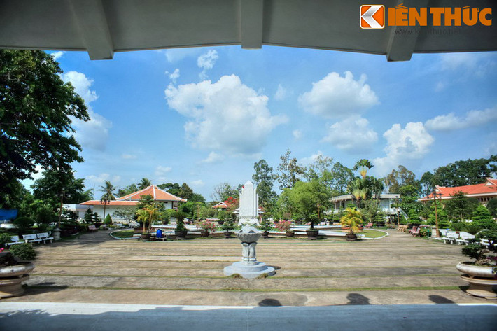 Vào những năm cuối đời, cụ Phó bảng Nguyễn Sinh Sắc đã sinh sống và làm nghề dạy học, bốc thuốc tại làng Hòa An, tỉnh Đồng Tháp. Năm 1929, cụ qua đời và được an táng tại đây.