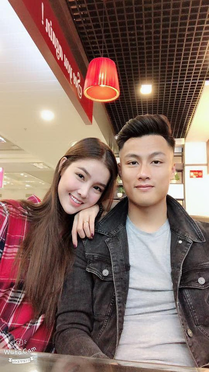 Ngoài những ngày phải tập luyện và thi đấu, Hồng Quân hầu như dành phần lớn thời gian của mình bên vợ con.