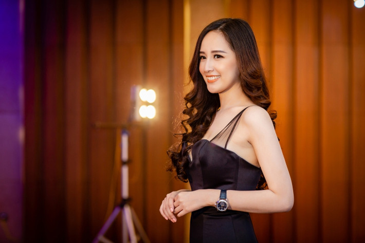 Để chứng minh bản thân gầy đi, Mai Phương Thúy còn đăng loạt ảnh mới.