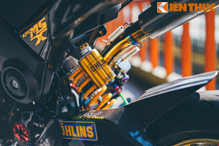 Giống như phuộc trước, phuộc monoshock phía sau cũng đã được độ lên Ohlins đẳng cấp.