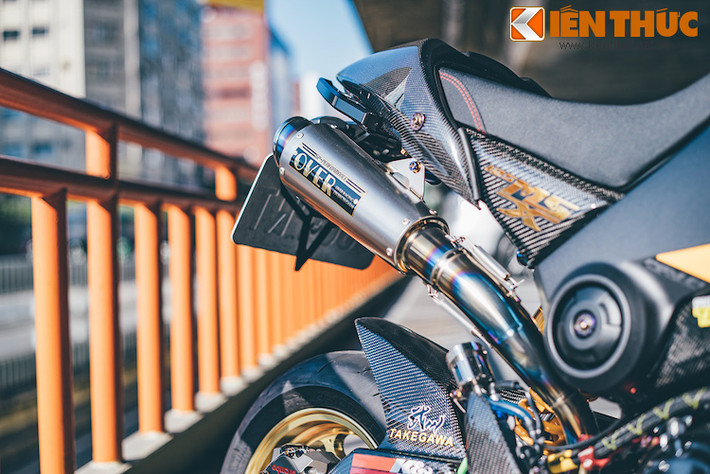 Khối động cơ 181 cc cực "khủng" thoát khí xả thông qua pô độ OVER Racing GP full titanium từ Nhật, đem tới âm thanh đầy uy lực cho "bé hạt tiêu" MSX.