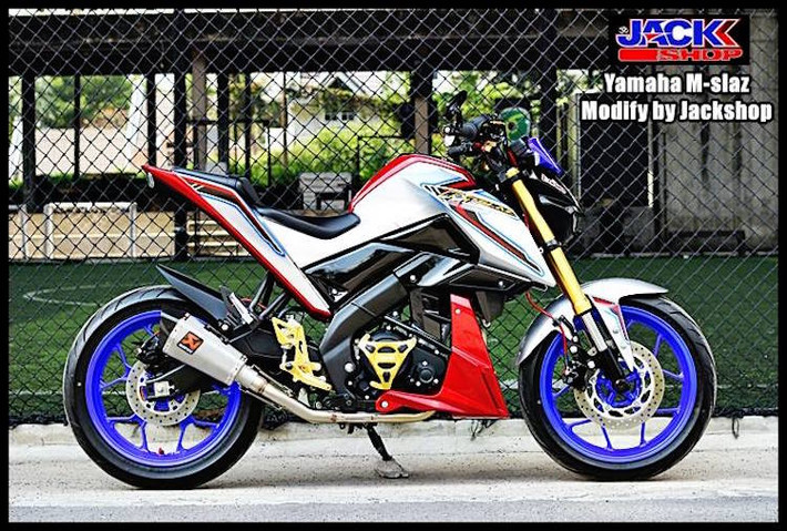 Toàn bộ thân xe đã được Jack Shop sơn lại với tông màu đỏ trắng ấn tượng hơn.