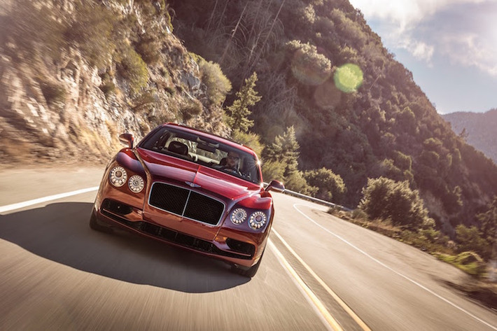 Trên Flying Spur V8S, khối động cơ 4.0l tăng áp kép của xe đã được cải tiến để công suất tăng lên thêm 21 PS, đạt 521 PS và mô-men xoắn cực đại 680 Nm. Ngoài động cơ, hộp số cũng đã được Bentley chỉnh lại với thêm chế độ thể thao S.