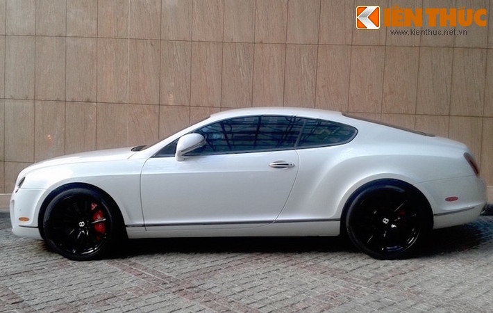Chiếc xe có có một số thay đổi bên ngoài ngoại thất bao gồm body kit thể thao với các khe lấy gió lớn hơn, nắp ca-pô có khe tản nhiệt,... Nếu nhìn từ hai bên thân xe, chiếc xe gần như y hệt các phiên bản Continental coupe khác.