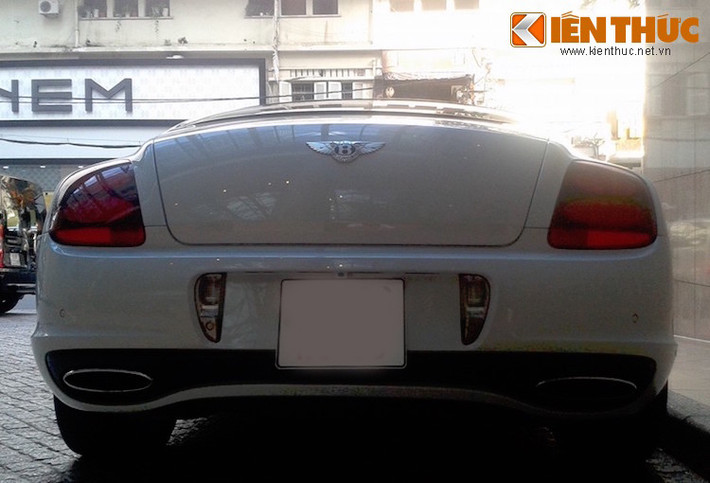 Động cơ này cũng khiến Supersport trở thành chiếc Bentley mạnh nhất và nhanh nhất được sản xuất hàng loạt. Với trọng lượng giảm 110 kg so với phiên bản Continental GT Speed trước đó, chiếc xe có thể đạt 0-100 km/h chỉ trong 3,7 giây, 0-160 km/h trong 8,9 giây và tốc độ tối đa 330 km/h.