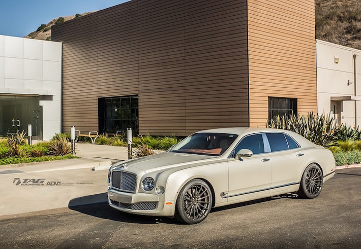 Bên dưới nắp ca-pô của Mulsanne là khối động cơ V8 6,75l tăng áp kép, đem tới công suất lên tới 510 mã lực và mô-men xoắn cực đại 1020 Nm.