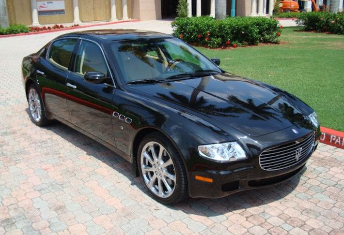 Chuẩn bị được nhà đấu giá Classic Car Auctions rao bán vào tháng 3, chiếc Quattroforte của Elton John chỉ có giá ước tính từ 15 tới 17.000 Bảng Anh (tương đương 475-538 triệu đồng). Đây là một mức giá rất "hời" khi chiếc xe còn rất mới và được sở hữu bởi người nổi tiếng.