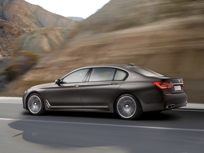 Thời điểm bán ra và giá của M760Li xDrive chưa được công bố, nhưng xét tới cách đặt giá dành cho các dòng xe của BMW hiện nay, phiên bản siêu sang thể thao mới có thể lên tới 150.000 USD.