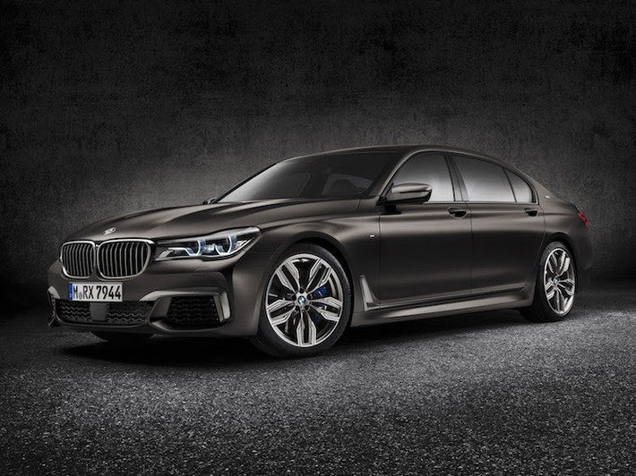 Là phiên bản cao cấp nhất và thể thao nhất của dòng xe sang BMW 7 Series, nhưng BMW M760Li xDrive vẫn chưa được coi là một chiếc BMW M thực thụ như M3 hay M5 mà chỉ là một sự nâng cấp mạnh mẽ hơn của 7 Series.