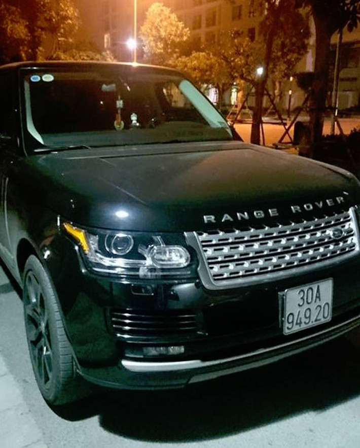 "Miếng mồi ngon" của các tên trộm là gương của những dòng xe sang như Range Rover, Mercedes S-Class do có giá trị cao, lên tới hàng chục triệu đồng nếu mua lại.