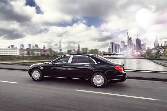 Với khả năng bảo vệ người ngồi phía trong một cách tối đa, Maybach S600 Guard có mức giá khởi điểm lên tới 470.000 USD (tương đương 11,6 tỷ). Như vậy, chiếc xe đã trở thành phiên bản S-Class đắt thứ nhì hiện tại, sau dòng limousine S600 Maybach Pullman có giá 570.000 USD.