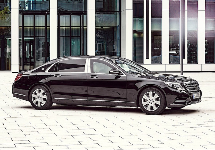 Dựa trên phiên bản xe siêu sang Mercedes-Maybach S600, chính vì vậy Maybach S600 Guard cũng có thân xe dài hơn S-Class bình thường 200 mm. Chiều dài tổng thể của xe là 5.453mm, cùng với khoảng cách trục cơ sở 3.365mm.