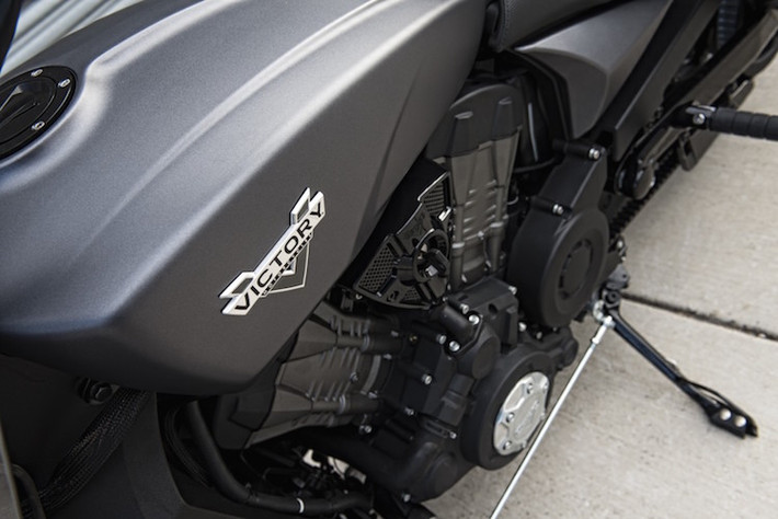"Trái tim" của Octane là khối động cơ 1179,3 cc V-Twin, làm mát bằng nước mới với hành trình xi-lanh 101 x 73,6 mm. Đây chính là loại động cơ được phát triển từ cỗ máy đã từng cùng chiếc xe đua Project 156 của Victory "chinh phục" đỉnh Pikes Peak vào mùa hè 2015.