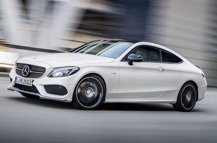 Sức mạnh của C43 AMG 4MATIC được cung cấp bởi khối động cơ V6 tăng áp kép 3.0l có công suất tối đa 362 mã lực và mô-men xoắn cực đại 520 Nm.