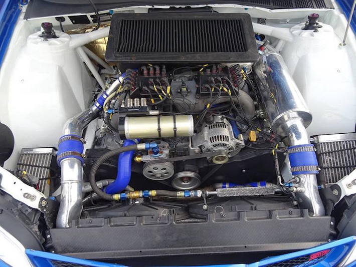 Sử dụng động cơ Boxer 4 xi-lanh tăng áp như Impreza WRX STI bản thương mại nhưng Impreza WRC có các chi tiết chịu lực cao hơn. Ngoài ra, động cơ này cũng được thiết kế kín dầu để có thể tháo ra thay chỉ trong 10-12 phút mà không cần đổ lại dầu máy.