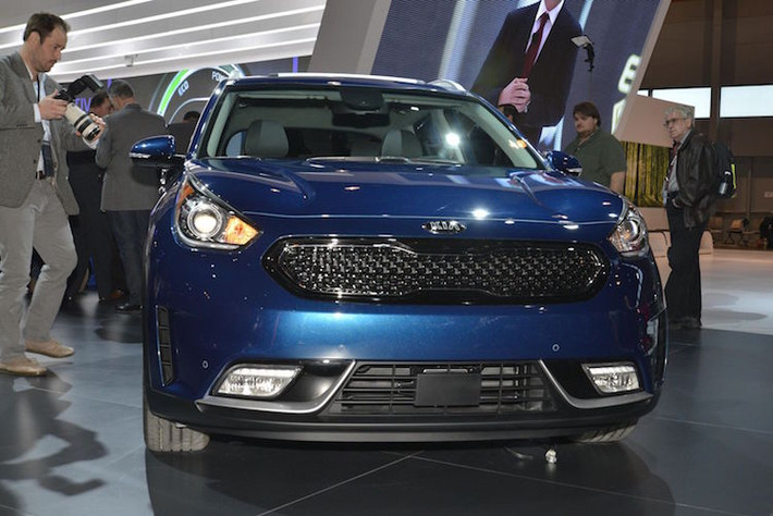 Theo Kia, Niro mới là một mẫu xe đa dụng hybrid "Hybrid Ultility Vehicle - HUV" với thiết kế hiện đại nhưng giản dị mà theo hãng là "một sự lựa chọn sáng suốt".