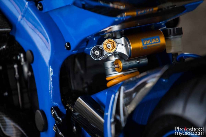 Phuộc sau được nâng cấp lên phuộc Ohlins "hàng hiệu".