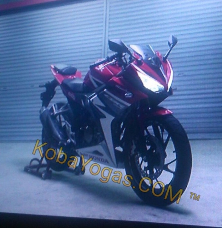 Trong những ngày vừa qua, hình ảnh lộ diện của mẫu sportbike phân khối nhỏ Honda CBR150R 2016 đã liên tục được tung lên mạng internet từ Indonesia.