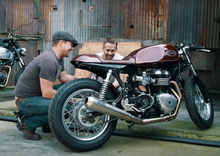 Vừa qua, Ryan đã gửi chiếc Triumph Thruxton của mình cho xưởng Kott Motorcycles tại Los Angeles để tiếp tục "biến hóa" nó trở thành một mẫu cafe racer tối giản hơn nữa. Anh cũng thường xuyên dành thời gian rảnh rỗi của mình để ngắm nhìn những bản độ cafe racer từ các xưởng độ khác nhau trên Thế giới.