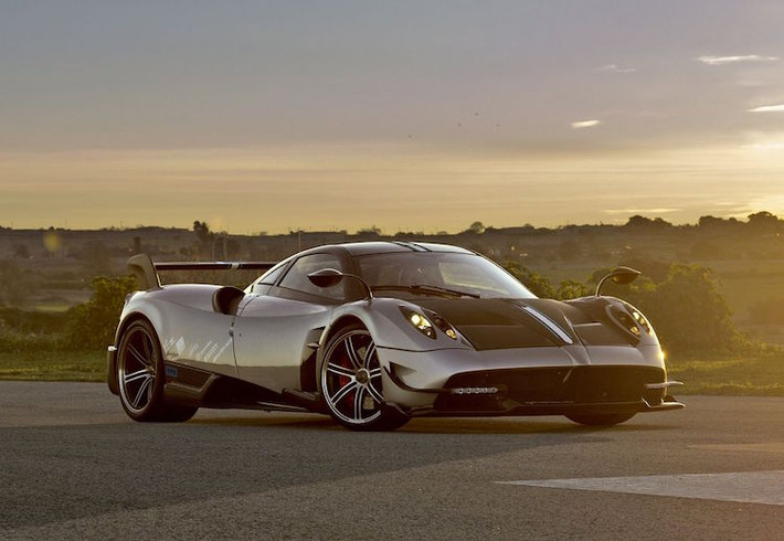 Là phiên bản thể thao của chiếc Huayra trước đây, chữ "BC" trong tên gọi của siêu xe Pagani Huayra BC là viết tắt từ tên của Benny Caiola - một người bạn của nhà sáng lập công ty Horacio Pagani và đồng thời là khách hàng đầu tiên của hãng.