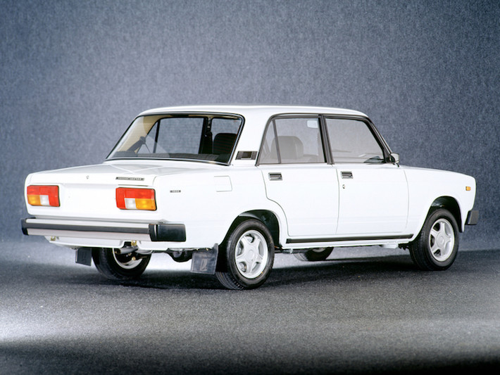 Được giới thiệu vào năm 1980, trên thực tế Lada Classic là phiên bản làm lại của chiếc Fiat 124 của Ý, đã xuất hiện từ năm 1966.