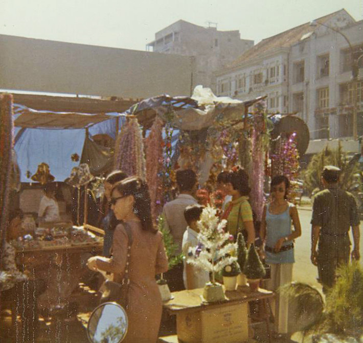 Cửa hàng bán đồ trang trí Giáng sinh.