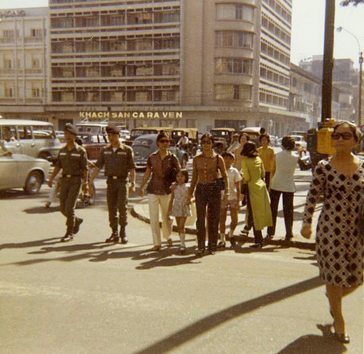 Khách sạn Caravelle ở quảng trường Lam Sơn, Sài Gòn năm 1970.