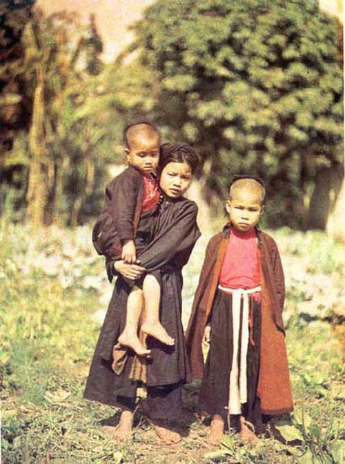 Các bé gái Bắc Kỳ năm 1916. Ảnh: Léon Busy.