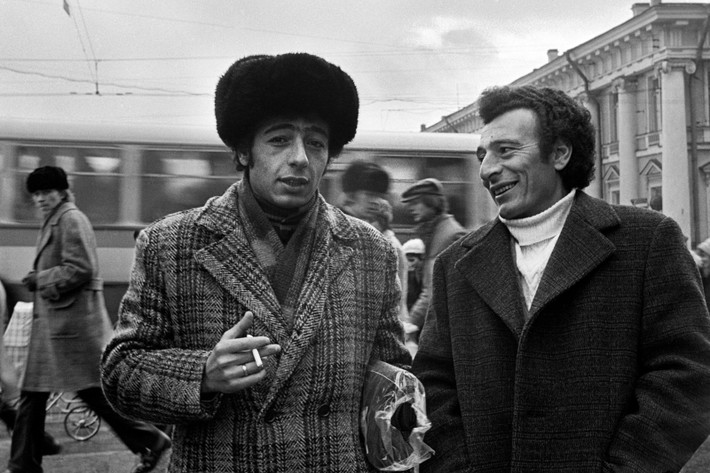 Những người đàn ông trên đường phố Leningrad, 1976. Ảnh: Masha Galleries.