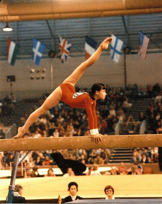 Thao tác hoàn hảo của nữ vận động viên Liên Xô Natalia Shaposhnikova.