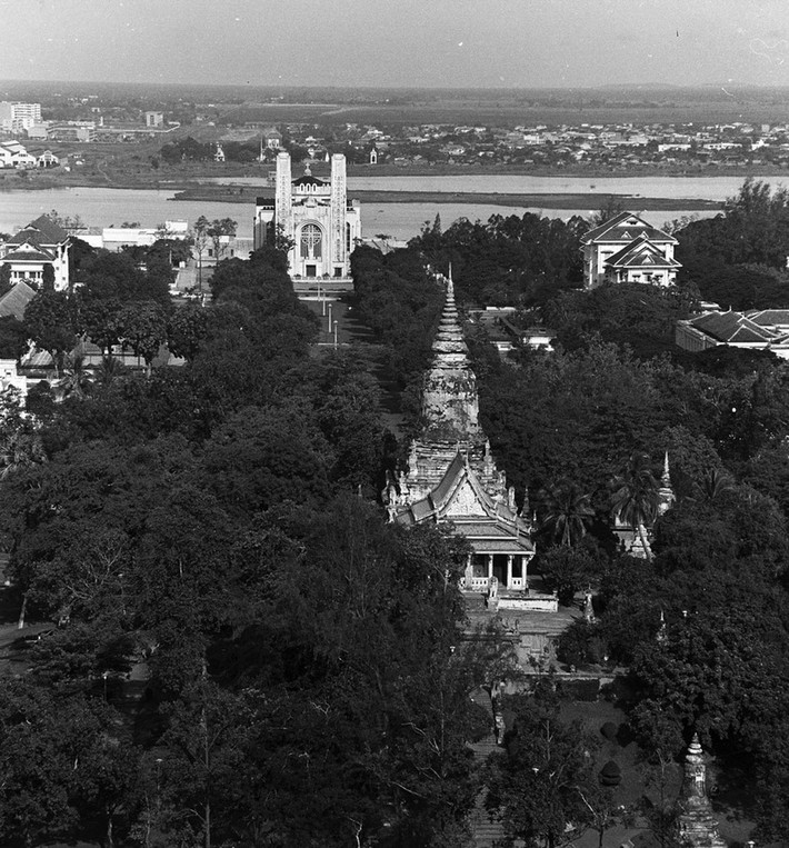 Một góc Phnom Penh, Campuchia thập niên 1950 nhìn từ máy bay.