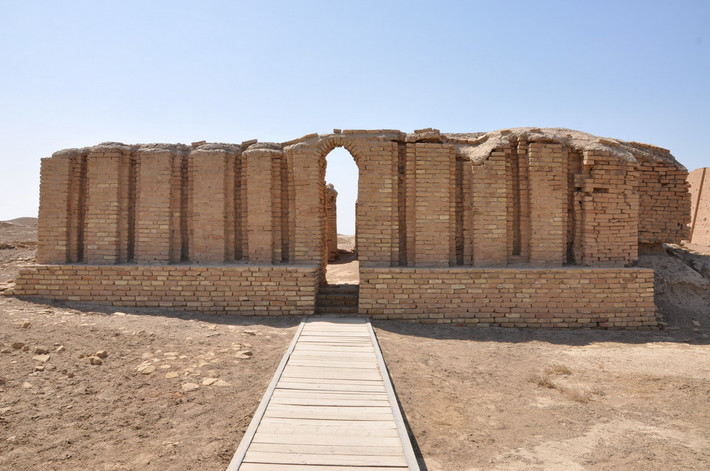 Ahwar Nam Iraq - Khu bảo vệ đa dạng sinh học và cảnh quan sót lại của các thành phố Lưỡng Hà (Iraq). Đây là một di sản thiên nhiên - văn hóa hỗn hợp gồm 3 tàn tích thành phố cổ của nền văn minh Sumer và 4 khu vực đất ngập nước từng là một phần của hệ sinh thái ngập nước lớn nhất phía Tây lục địa Á-Âu được bao quanh bởi môi trường cực kỳ nóng và khô cằn.