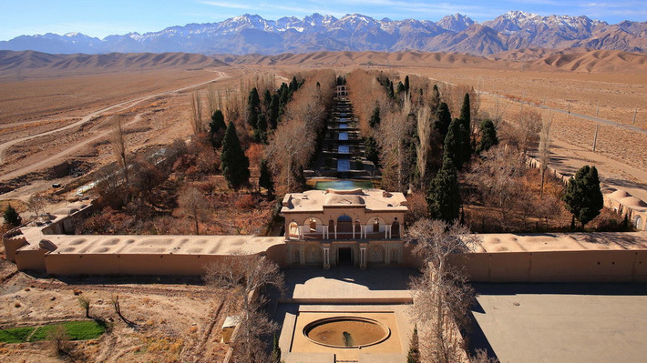 Hệ thống thủy lợi Qanat của Ba Tư (Iran). Qanat là một hệ thống thủy lợi độc đáo của người Ba Tư cổ, có tác dụng khai thác tầng nước chứa phù sa ở các thung lũng và dẫn về các vùng đất khô cằn qua các đường hầm. 11 qanat vẫn còn hoạt động ở Iran cho tới nay.