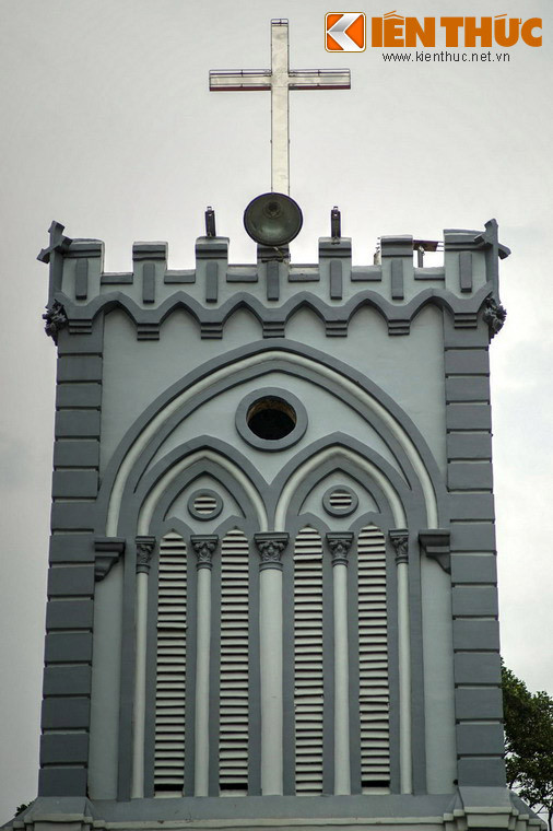 Tháp chuông của nhà thờ.