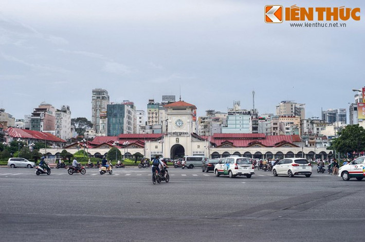Sài Gòn là nơi gắn với nhiều giai đoạn đoạn trong cuộc đời Phạm Xuân Ẩn, đầu tiên là những năm tháng thiếu thời. Ảnh: Chợ Bến Thành ở Sài Gòn.