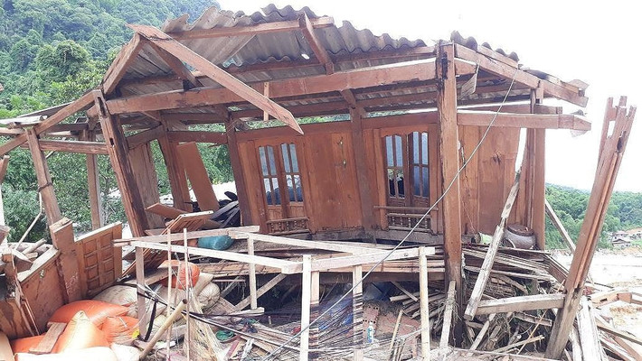 Bão số 3 - Wipha: Tại tỉnh Thanh Hóa, trên địa bàn huyện Mường Lát, bão số 3 đã khiến 3 người chết, 38 ngôi nhà bị sập đổ hoàn toàn; 120 ngôi nhà bị ảnh hưởng, sập đổ một phần và bùn đất vùi lấp; 20 ngôi nhà phải di dời khẩn cấp; nhiều tài sản, hoa màu của người dân bị vùi lấp; nhiều cơ sở hạ tầng của nhà nước, như: giao thông, thủy lợi, trụ sở xã, nhà văn hóa, trường học, trạm y tế… cũng bị hư hỏng nặng nề.