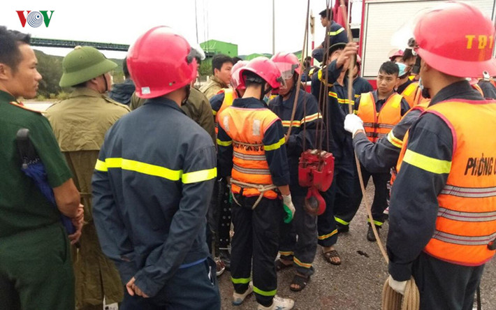 Tại huyện Lấp Vò (Đồng Tháp) đã xảy ra mưa to, kèm theo dông lốc làm sập sáu căn nhà, tốc mái 18 căn, ngã đổ ba trụ điện, ước tổng thiệt hại hơn 214 triệu đồng...