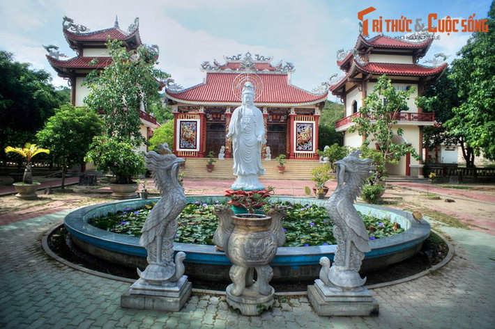 Năm 1733, chúa Nguyễn vì mộ đức nhà sư nên ban hiệu là Tịnh Giác Thiện Trì Đại Lão Thiền Sư, và lệnh xây cất lại Dũng Tuyền tự thành một ngôi chùa lớn lợp ngói, đặt tên là Linh Phong Thiền Tự. Đến đời vua Minh Mạng, chùa Linh Phong được sửa sang lớn.