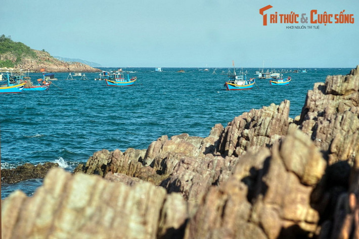 Khung cảnh ấn tượng ở ghềnh đá Bãi Xép, một thắng cảnh cách trung tâm thành phố Quy Nhơn 12 km về phía Nam.