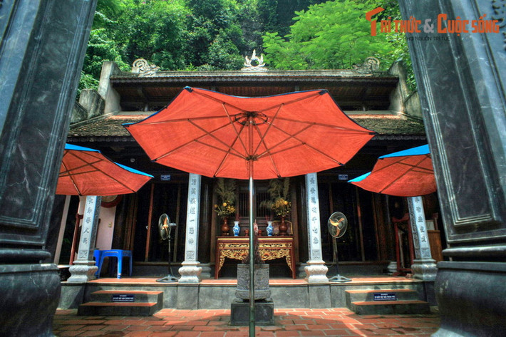 Trên nền đất mà vua Đinh từng xưng hoàng đế và lập nước Đại Cồ Việt, sau này nhân dân trong vùng đã xây phủ thờ để tưởng nhớ ông cùng vương triều Đinh, được gọi là Phủ Đại.