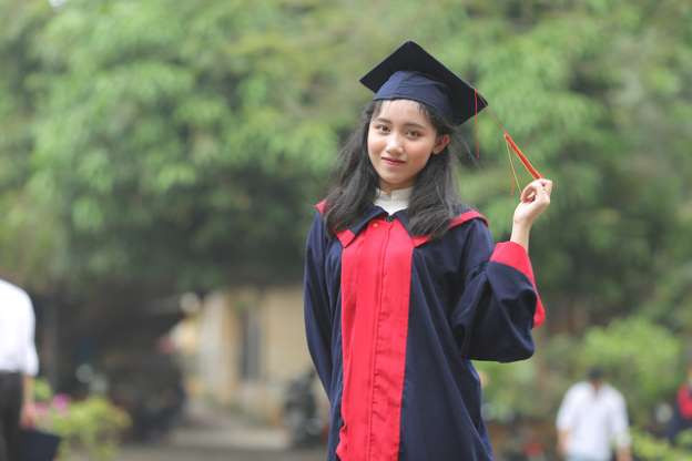 Thủ khoa khối B:Ngô Thu Hà (học sinh lớp 12 Chuyên Toán Trường THPT Chuyên Hùng Vương, Phú Thọ) là thí sinh có điểm thi 3 môn xét tuyển ĐH cao nhất cả nước trong kỳ thi THPT quốc gia năm 2019 với tổng điểm 29,8 (2 điểm 10 các môn Hóa học và Sinh học, môn Toán 9.8 điểm).