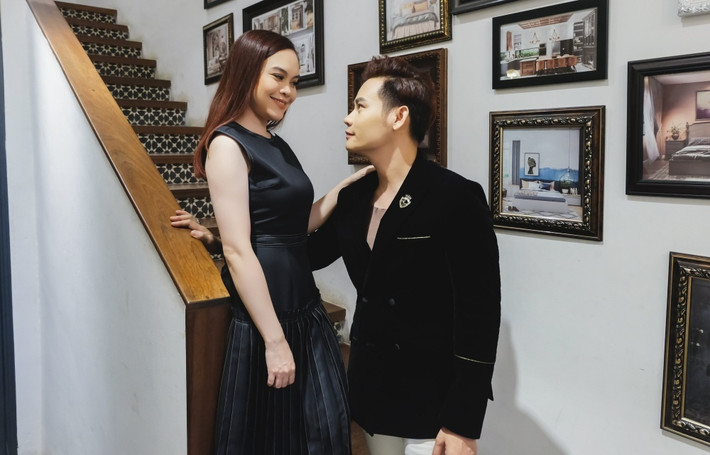 Mới đây, MC Hồng Phúc cùng bà xã là diễn viên Quỳnh Phượng đã công khai bộ ảnh ngọt ngào kỷ niệm 9 năm yêu, 11 năm là vợ chồng đầy ngọt ngào.