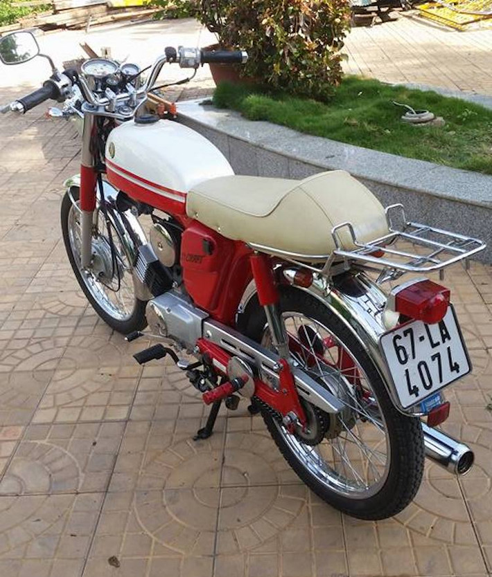 Năm 2000, khi những tiêu chuẩn khí thải khắt khe khiến những chiếc xe 2 kỳ không còn được ưa chuộng, Yamaha đã chính thức "khai tử" YB-1 và thay thế bằng YB-1 Four 4 kỳ.
