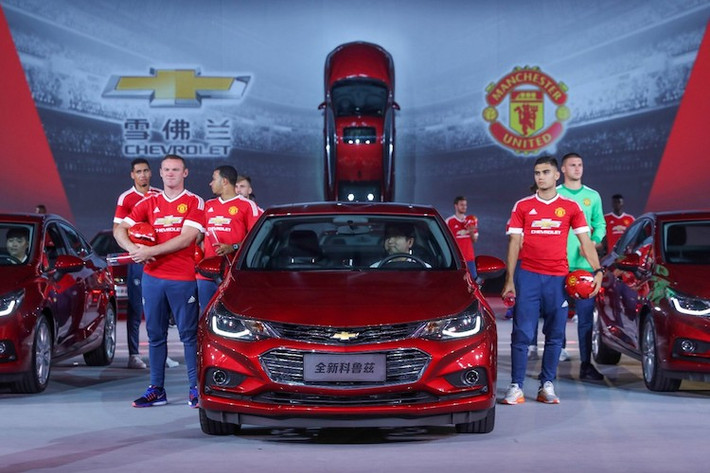 Vừa qua tại Trung Quốc, Chevrolet Cruze 2017 thế hệ mới đã được chính thức ra mắt, với sự có mặt của danh thủ Wayne Rooney cùng một số cầu thủ khác của đội Manchester United được Chevrolet tài trợ. Như vậy, Trung Quốc là thị trường đầu tiên tại châu Á được Chevrolet giới thiệu Cruze thế hệ mới.