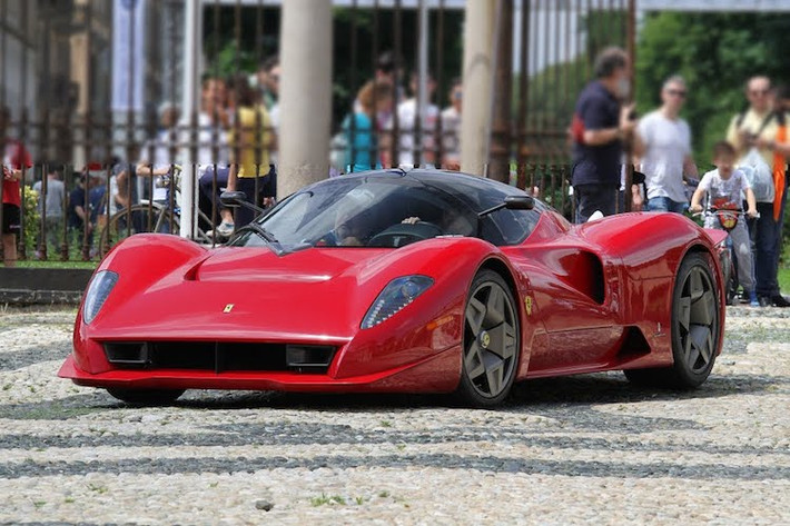 Thành lập vào năm 1930, Pininfarina là một trong những hãng chế tác thân xe nổi tiếng nhất Thế giới. Hiện nay Pininfarina vẫn thiết kế ra những mẫu Ferrari sản xuất hàng loạt, tuy nhiên thỉnh thoảng hãng cũng tạo ra một số mẫu siêu xe "hàng thửa" với số lượng sản xuất 1/1 - điển hình là chiếc Ferrari P4/5 của nhà đầu tư người Mỹ Jim Glickenhaus.
