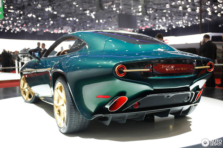 Carrozzeria Touring Superleggera Disco Volante có thiết kế đẹp một cách "không tưởng", kết hợp giữa những chi tiết mang phong cách thập niên 50 với các đường nét hiện đại. Mỗi panel thân xe đã được tạo hình hoàn toàn bằng tay. Carrozzeria Touring Superleggera chỉ chế tạo đúng 8 chiếc Disco Volante bản coupe và 7 chiếc bản mui trần.