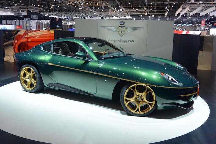 Năm nay, hãng chế tác thân xe của Ý Carrozzeria Touring Superleggera đang kỷ niệm 90 năm thành lập. Lấy cảm hứng từ chiếc Alfa Romeo C52 được mệnh danh là "Đĩa bay" (Disco Volante), hãng này đã tạo ra một series siêu xe "hàng thửa" đặc biệt mang tên Carrozzeria Touring Superleggera Disco Volante.