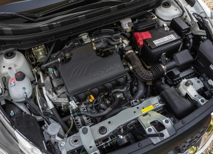 Về hệ động lực, Nissan sẽ trang bị cho Kicks động cơ xăng 4 xi-lanh thẳng hàng 1.6l nạp khí tự nhiên với công suất tối đa 115 mã lực và mô-men xoắn cực đại 149 Nm. Xe sẽ có 2 lựa chọn hộp số là Xtronic CVT vô cấp và số sàn 5 cấp.